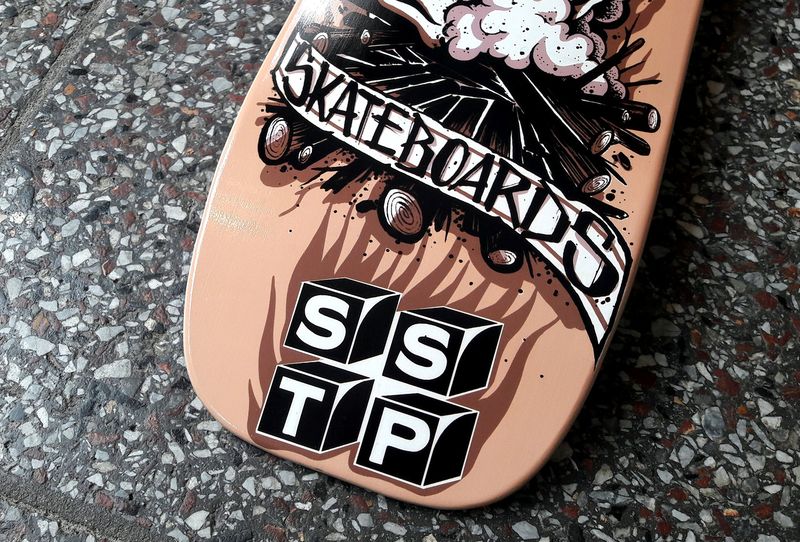 File:Never Enough SSTP Firewood Freestyle Deck (Tail Close-up).jpg